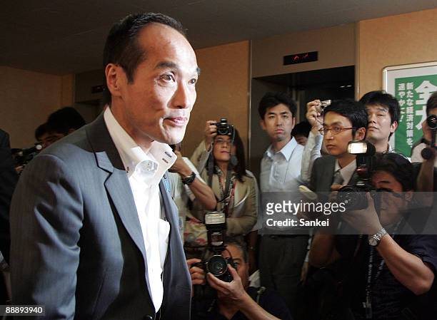 Miyazaki Prefecture Governor Hideo Higashikokubaru is surrounded by reporters after the meeting with Makoto Koga , Liberal Democratic Party Chairman...