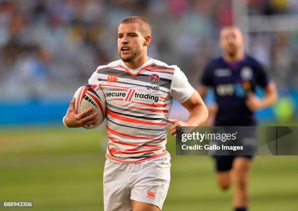 Tom Mitchell of England during day 1 of the 2017 HSBC Cape Town Sevens match between England and Scotland at Cape Town Stadium on December 09, 2017...