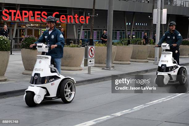 Segway Cop Police Ride Segway Photos and Premium High Res Pictures - Getty Images