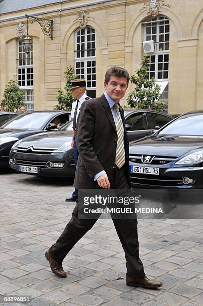 French Junior Minister for housing and urban affairs Benoist Apparu arrives on July 8, 2009 at Prime Minister Francois Fillon's office in Paris, for...