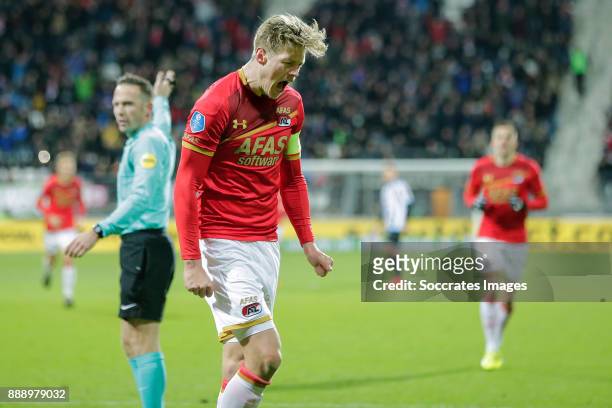 Wout Weghorst of AZ Alkmaar celebrates 4-0 during the Dutch Eredivisie match between AZ Alkmaar v Heracles Almelo at the AFAS Stadium on December 9,...
