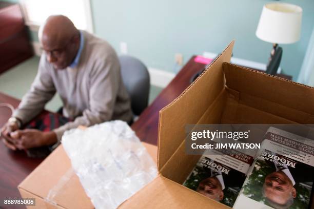 Stack Pamplet Stack Of Pamphlets Photos and Premium High Res Pictures - Getty Images