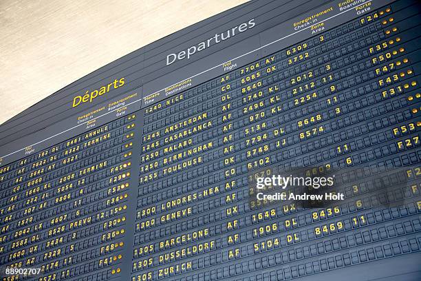 departures board  - tabellone arrivi e partenze foto e immagini stock