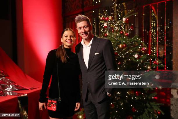 Robert Lewandowski of FC Bayern Muenchen arrives with his wife Anna Lewandowska at Palais Lenbach for the FC Bayern Muenchen Christmas Party 2017 on...