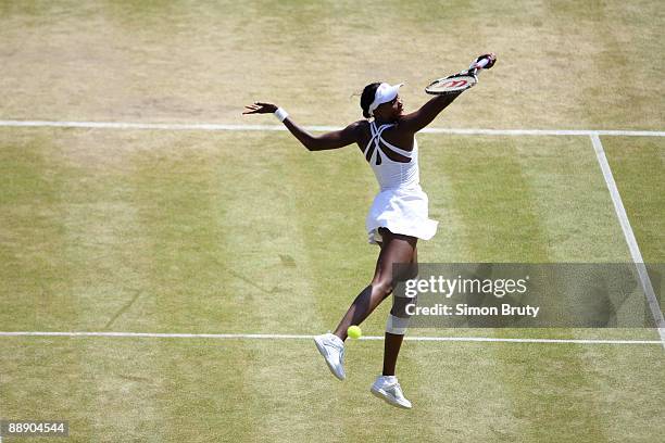 Venus Williams in action vs Poland Agnieszka Radwanska during Women's Quarterfinals at All England Club. London, England 6/30/2009 CREDIT: Simon Bruty