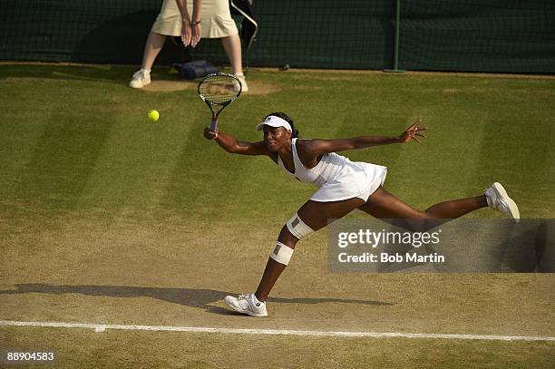 Venus Williams in action vs Russia Dinara Safina during Women's Semifinals at All England Club. London, England 7/2/2009 CREDIT: Bob Martin