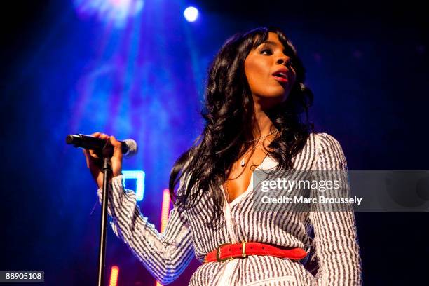 Kelly Rowland performs on stage as part of the iTunes Live Festival at The Roundhouse on July 8, 2009 in London, England.