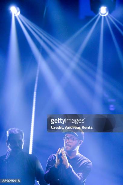Mark Forster performs on stage during the 1Live Krone radio award at Jahrhunderthalle on December 07, 2017 in Bochum, Germany.