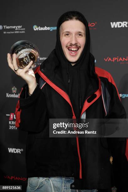 Poses with his award during the 1Live Krone radio award at Jahrhunderthalle on December 07, 2017 in Bochum, Germany.