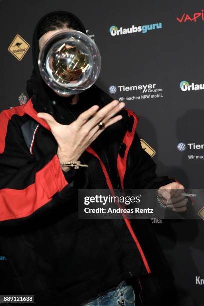 Poses with his award during the 1Live Krone radio award at Jahrhunderthalle on December 07, 2017 in Bochum, Germany.