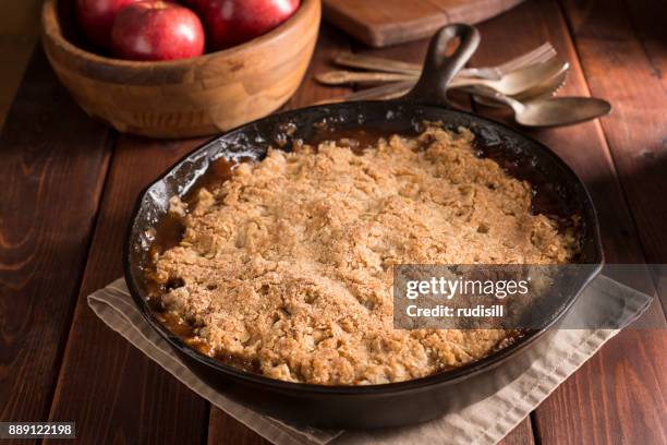 apple crumble - apple pie stockfoto's en -beelden
