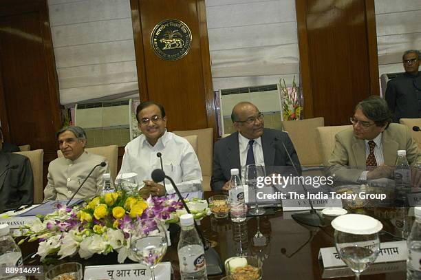 Yv Reddy Rbi 17 Dr Yv Reddy Photos & High Res Pictures - Getty Images
