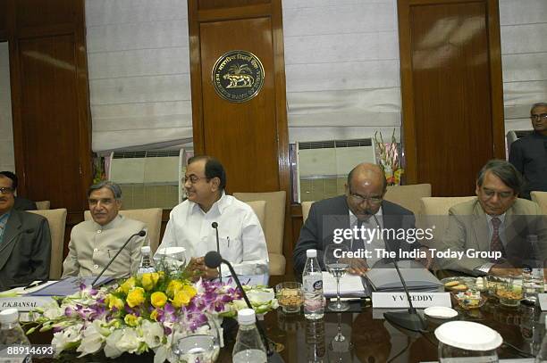 Yv Reddy Rbi 17 Dr Yv Reddy Photos & High Res Pictures - Getty Images