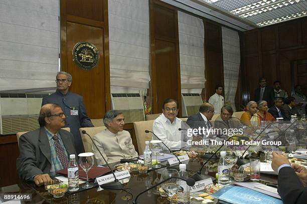 Yv Reddy Rbi 17 Dr Yv Reddy Photos & High Res Pictures - Getty Images