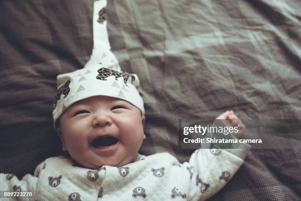 baby boy - shiratama camera stock-fotos und bilder