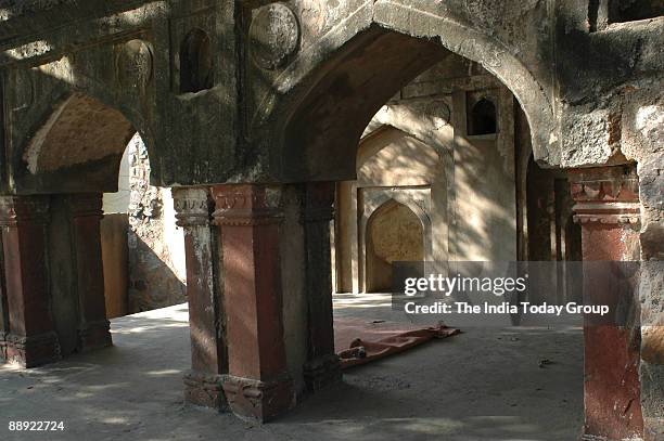 Agrasen Ki Baoli which is totally dried up, Haili Road, Thursday December 28th 06