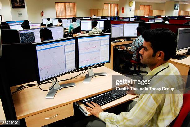 Software Engineers India Photos and Premium High Res Pictures - Getty ...