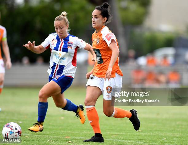 Summer O'Brien of the Roar breaks away from the defence during the round seven W-League match between the Brisbane Roar and the Newcastle jets at AJ...