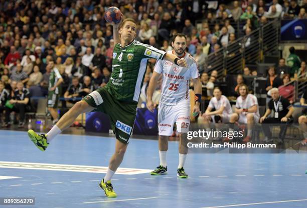 Bjarki Mar Elisson of Fuechse Berlin and Michael Mueller of MT Melsungen during the DKB Handball Bundesliga game between Fuechse Berlin and dem MT...