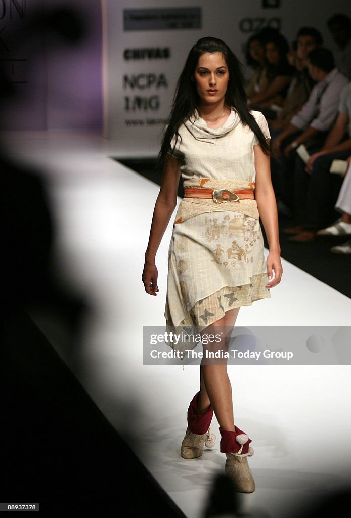 Fouyle Ramp Modle Model is walking on the ramp with Fashion designer Agnimitra Paul ...