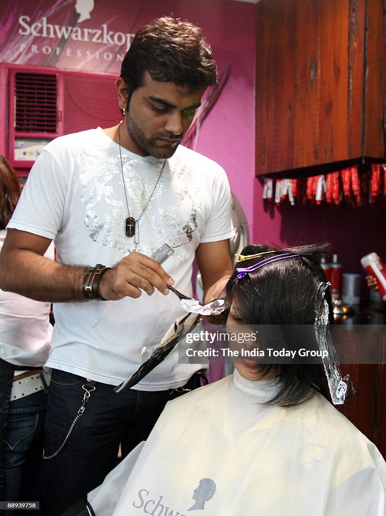 Payal Mathur, getting her hair cut by an international hairstylist at... News Photo - Getty Images Payal Mathur, getting her hair cut by an international hairstylist at... News Photo - Getty Images