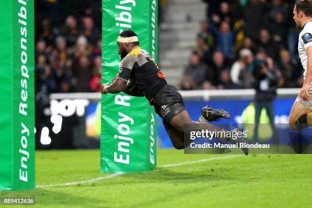 Levani Botia of La Rochelle scores a try during the European Champions Cup match between La Rochelle and London Wasps on December 10, 2017 in La...