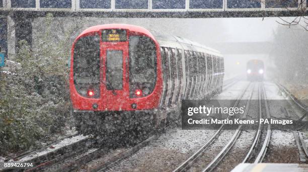 Kew Train Line 29 Kew Gardens Station London Stock Photos, High-Res Pictures, and ...