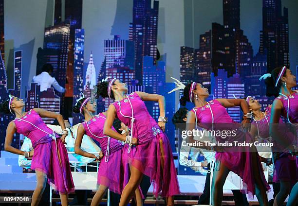 Shiamak Davar, Choreographer, teaching and performing with his student in Mumbai, Maharashtra, India