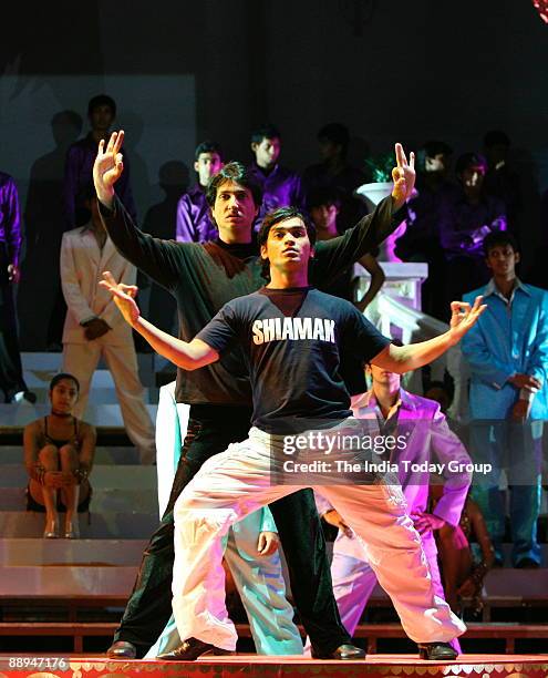 Shiamak Davar, Choreographer, teaching and performing with his student in Mumbai, Maharashtra, India