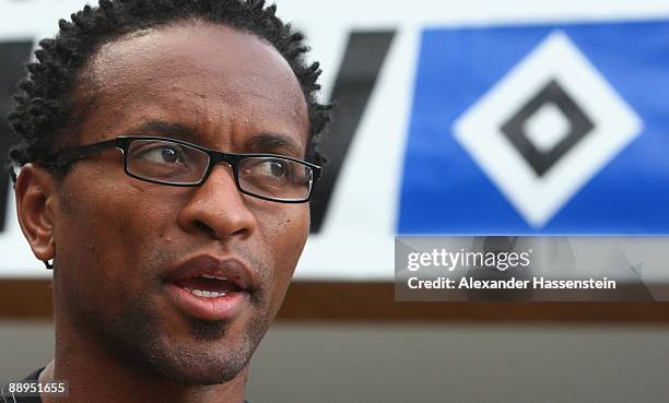 Hamburg's new player Ze Roberto looks on as he arrives at the team squad 'Aqua Dom' at day four of the Hamburger SV training camp on July 9, 2009 in...