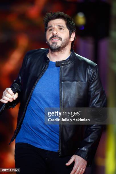 French Singer Patrick Fiori performs on stage during the 31st France Television Telethon at Pavillon Baltard on December 9, 2017 in Nogent-sur-Marne,...