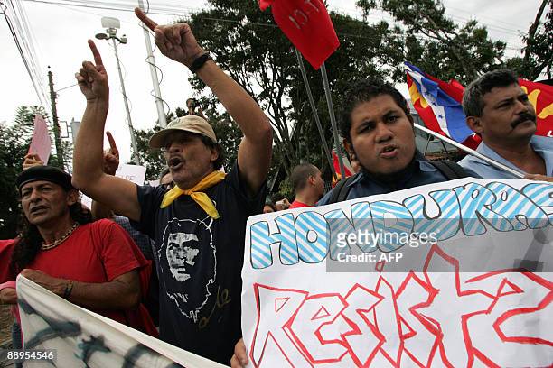 Supporters of ousted Honduran President Manuel Zelaya shout slogans against Hondurean interim leader Roberto Micheletti near the Costa Rican...