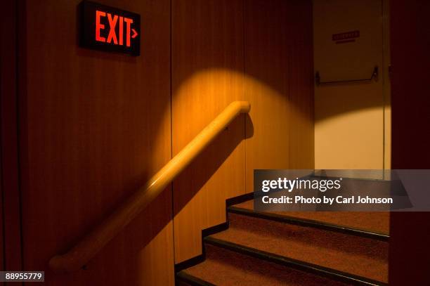 exit sign - exit sign stock pictures, royalty-free photos & images
