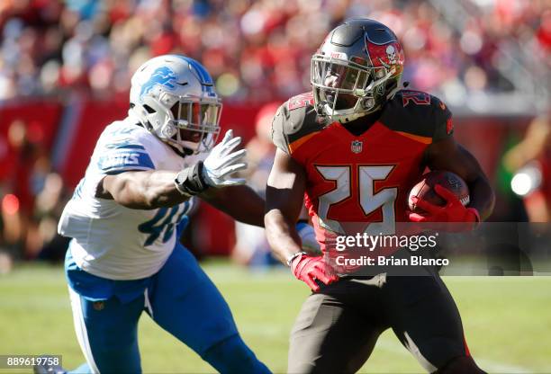 Running back Peyton Barber of the Tampa Bay Buccaneers evades linebacker Jarrad Davis of the Detroit Lions during a carry in the second quarter of an...