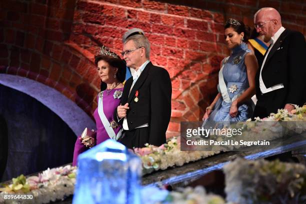 Crown Princess Victoria of Sweden and Kip S. Thorne, laureate of the Nobel Prize in physics and Queen Silvia of Sweden and Joachim Frank, laureate of...
