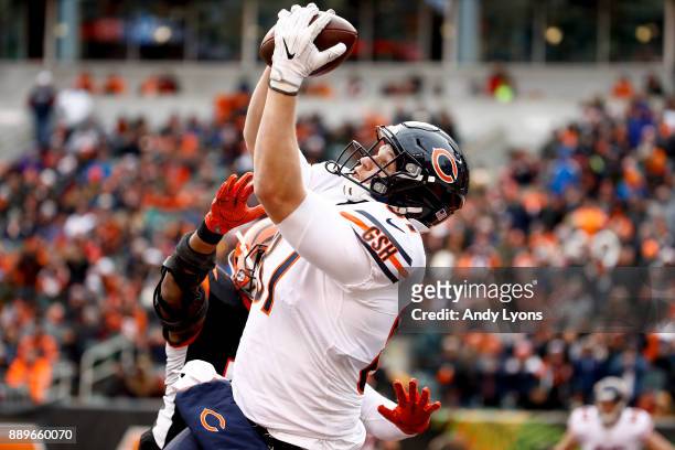 Adam Shaheen of the Chicago Bears catches a touchdown pass in the end zone against the Cincinnati Bengals during the second half at Paul Brown...