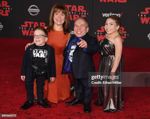 Harrison Davis, Samantha Davis actor Warwick Davis and Annabelle Davis attend the premiere of Disney Pictures and Lucasfilm's "Star Wars: The Last...