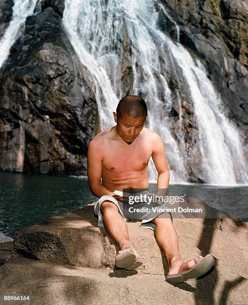 reading - kerala waterfall stock pictures, royalty-free photos & images