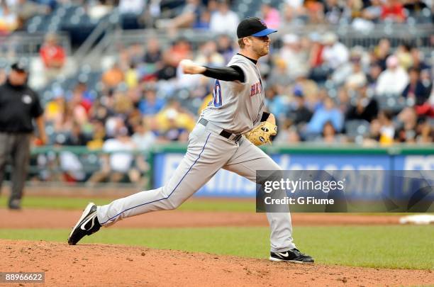 Sean Green of the New York Mets pitches against the Pittsburgh Pirates at PNC Park on July 2, 2009 in Pittsburgh, Pennsylvania.