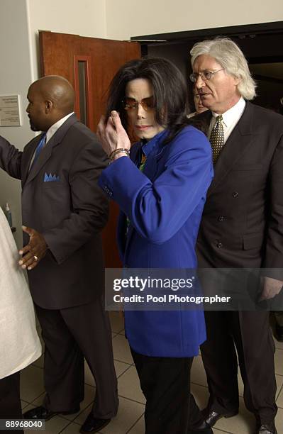 Pop star Michael Jackson and defense attorney Thomas Mesereau leave the courtroom at Santa Barbara County Courthouse in Santa Maria, California...