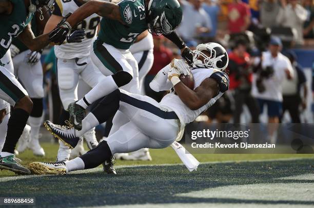 Todd Gurley of the Los Angeles Rams scores the first touchdown of the game during the first quarter of the game against the Philadelphia Eagles at...