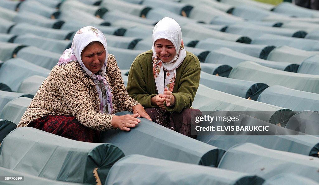 Bosnian Muslim women weep by the coffin