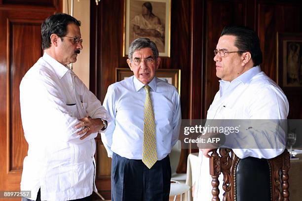 Costa Rican President Oscar Arias meets with Mauricio Villeda and Arturo Corrales, members of the delegation of de facto Honduran President Roberto...