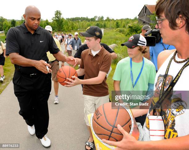 Charles Barkley signs autographs for fans during the second round of the Ford Wayne Gretzky Classic Presented by Samsung at The Georgian Bay Club on...