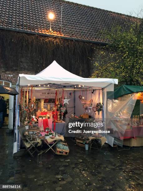 kerstmarkt in keulen voorstad - juergen bosse stockfoto's en -beelden