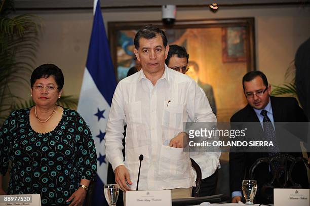 Vilma Morales and Carlos Lopez , members of the delegation representing interim Honduran leader Roberto Micheletti, atten a press conference in...