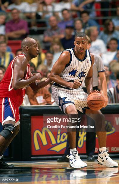 Anthony Avent of the Orlando Magic handles the ball during the game against the Philadelphia 76ers played at the Orlando Arena on November 5, 1994 in...