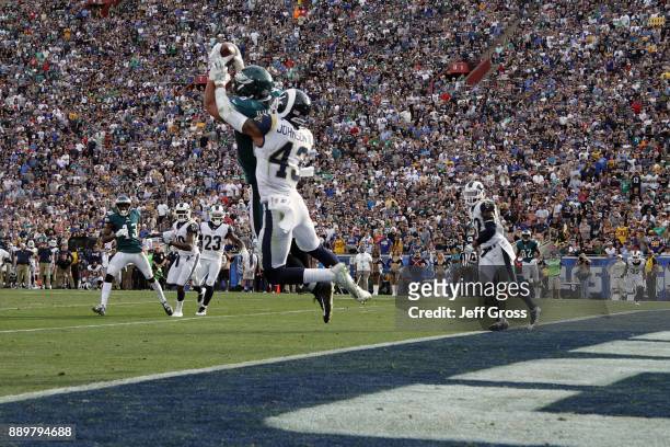Trey Burton of the Philadelphia Eagles makes the catch for a touchdown over John Johnson of the Los Angeles Rams during the second quarter of the...