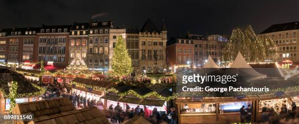 christmas market panorama - aachen ストックフォトと画像