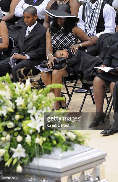 Mechelle McNair, center, and her children attend a funeral service for former NFL quarterback Steve McNair on July 11, 2009 in Hattiesburg,...